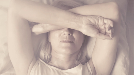Ночная потливость во время менопаузы: что делать?